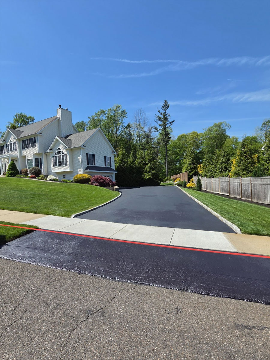 residential-sealcoated-driveway